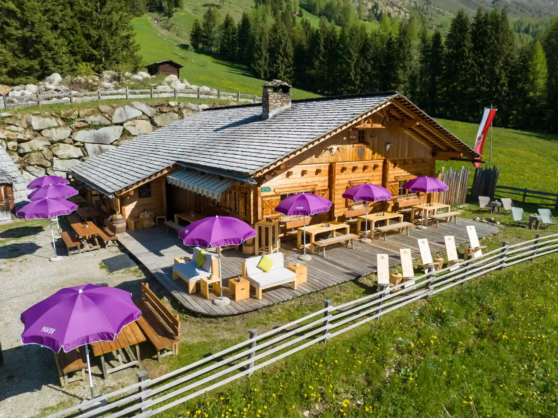 Sonnenterrasse mit Bergblick